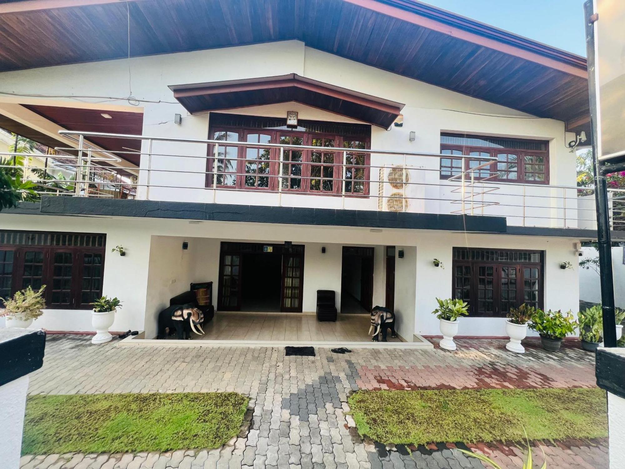 Ocean Beauty Guest House نيجومبو المظهر الخارجي الصورة
